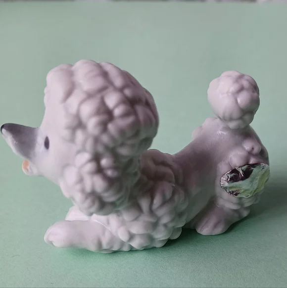 VINTAGE SMALL BONE CHINA POODLE FIGURINE UNBRANDED (FADED SILVER FOIL STICKER) - Picture 5 of 13